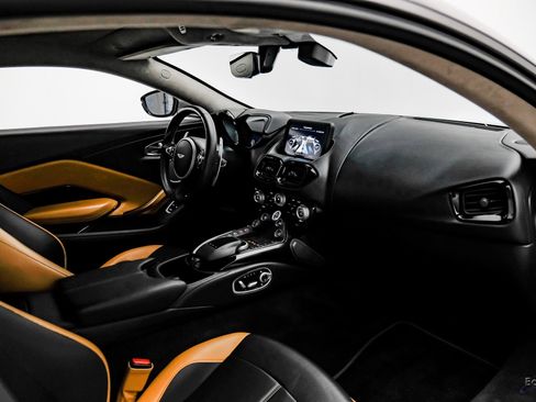 Used 2020 Aston Martin V8 Vantage Coupe image 36