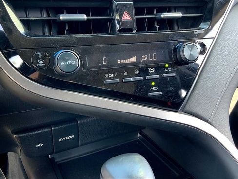 Used 2024 Toyota Camry SE image 31