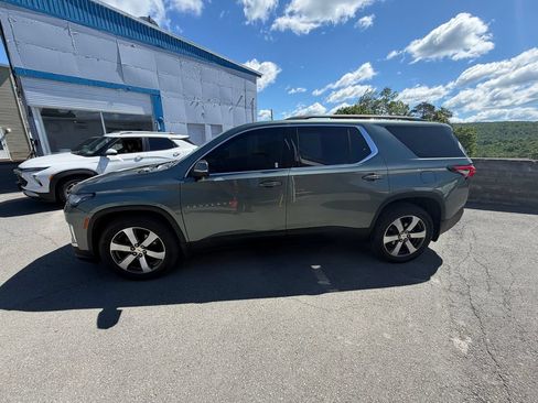 Used 2023 Chevrolet Traverse LT w/ LT Premium Package AWD/4WD image 2