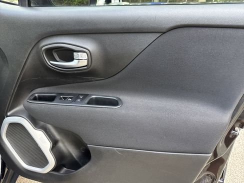 Used 2019 Jeep Renegade Sport w/ UConnect 7.0 Group AWD/4WD image 14