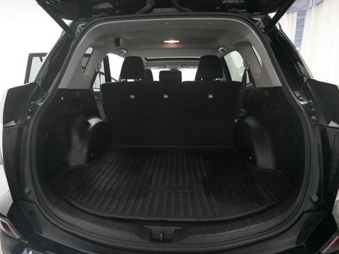 Used 2018 Toyota RAV4 XLE AWD/4WD image 10