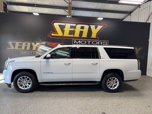 Used 2019 GMC Yukon XL SLT image 3