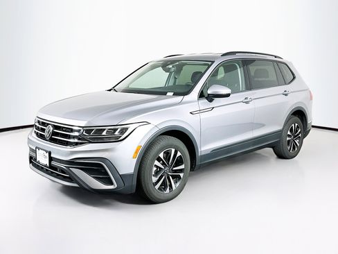 Used 2024 Volkswagen Tiguan S FWD image 3