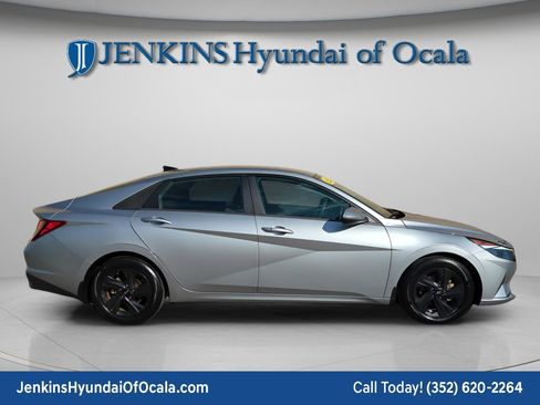 Certified 2023 Hyundai Elantra SEL image 2