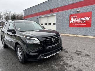 Used 2024 Nissan Pathfinder SL w/ Black Appearance Package video 1