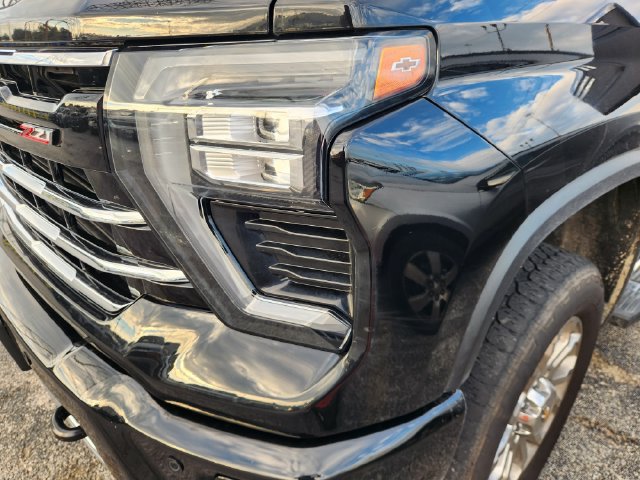 Used 2025 Chevrolet Silverado 2500 LTZ w/ Z71 Chrome Sport Edition AWD/4WD image 6