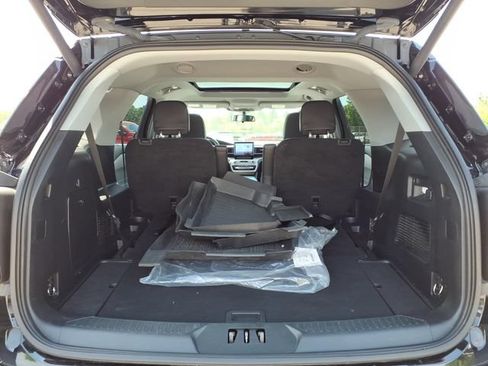 Certified 2023 Ford Explorer XLT w/ Equipment Group 202A AWD/4WD image 9
