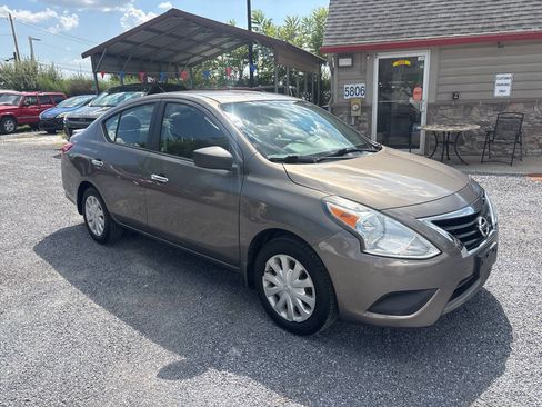 Used 2015 Nissan Versa SV FWD image 5