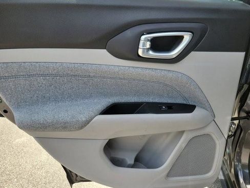 Used 2022 Jeep Compass Latitude FWD image 21