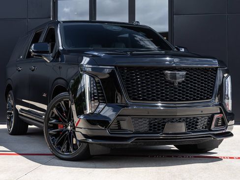 Used 2025 Cadillac Escalade ESV V AWD/4WD image 2