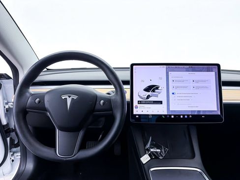 Used 2021 Tesla Model 3 Standard Range Plus RWD image 5
