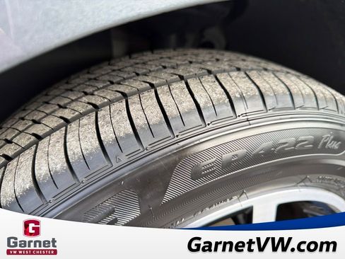 Used 2025 Volkswagen Jetta SE image 28