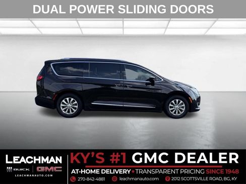 Used 2018 Chrysler Pacifica Touring-L Plus FWD image 2