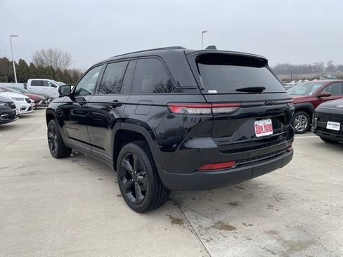 New 2025 Jeep Grand Cherokee Altitude image 3
