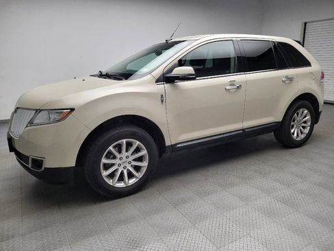 Used 2015 Lincoln MKX AWD w/ Equipment Group 101A image 2
