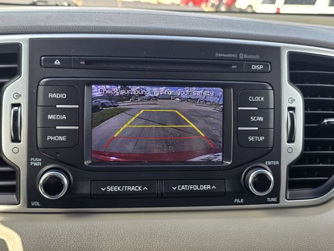 Used 2018 Kia Sportage LX image 11