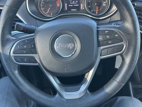 Used 2019 Jeep Cherokee Latitude w/ Popular Appearance Group FWD image 10