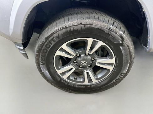 Used 2019 Toyota Tacoma TRD Sport AWD/4WD image 8