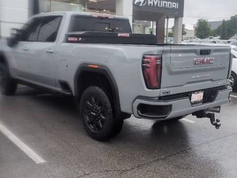 Used 2025 GMC Sierra 2500 AT4 w/ AT4 Premium Plus Package AWD/4WD image 11