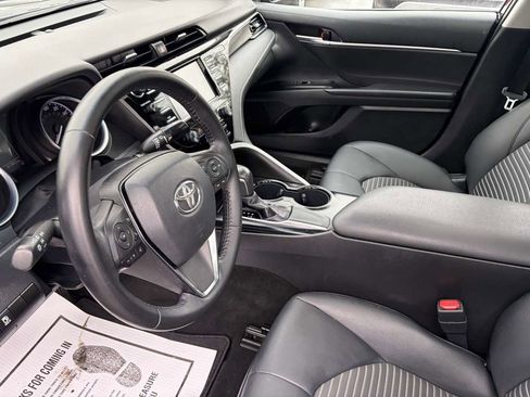 Used 2019 Toyota Camry SE w/ Carpet Mat Package FWD image 12