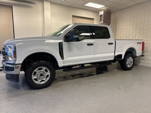 New 2026 Ford F250 XLT w/ FX4 Off-Road Package image 14