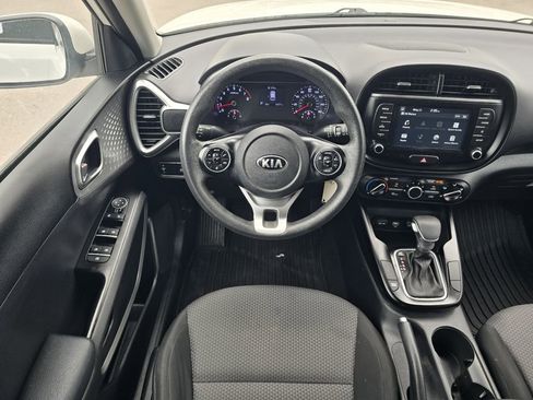 Used 2020 Kia Soul LX FWD image 14