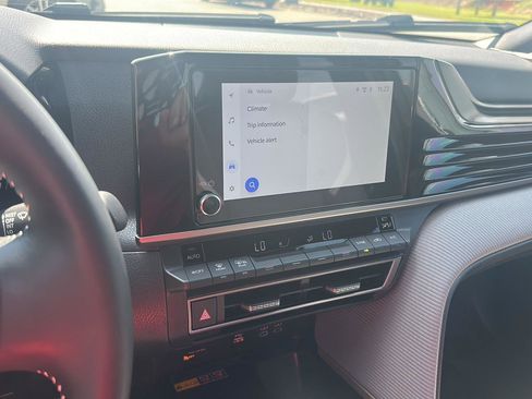 Used 2025 Toyota Camry SE image 13