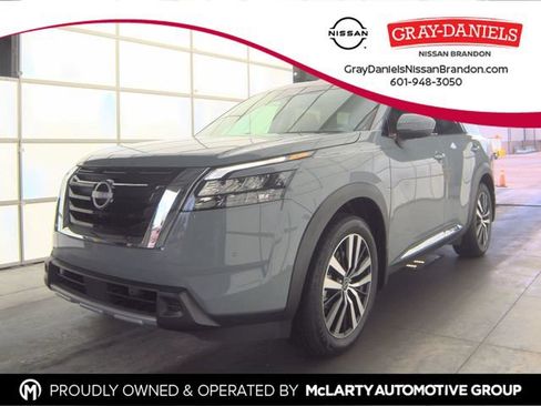 Certified 2025 Nissan Pathfinder Platinum w/ Cargo Package FWD image 1