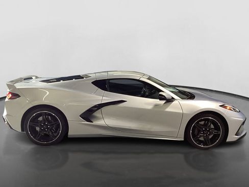 Used 2021 Chevrolet Corvette Stingray Coupe w/ Z51 Performance Package RWD image 4