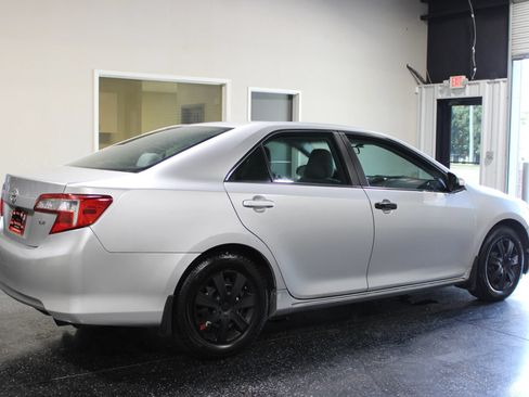 Used 2012 Toyota Camry LE FWD image 3