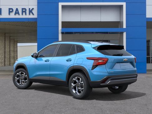 New 2026 Chevrolet Trax LT w/ LT Convenience Package FWD image 3