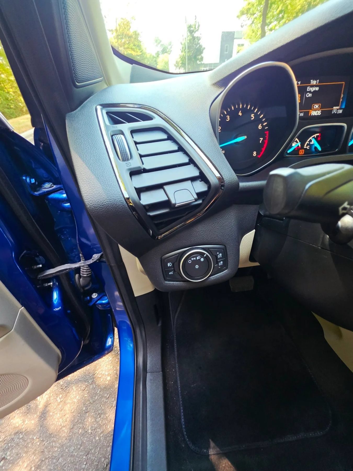 Used 2017 Ford Escape Titanium FWD image 30