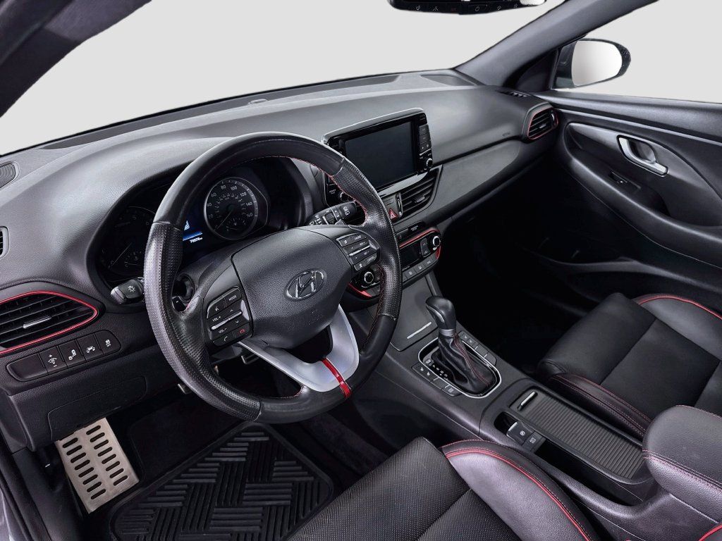 Used 2018 Hyundai Elantra GT Sport w/ Sport Tech Package 04 FWD image 9