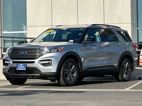 Certified 2022 Ford Explorer XLT w/ Equipment Group 202A image 7