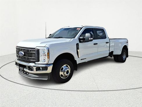 Used 2024 Ford F350 XL image 2