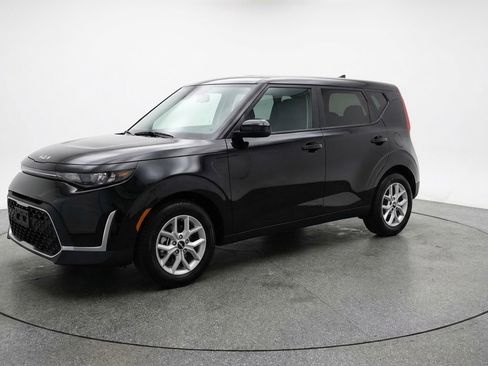 Used 2025 Kia Soul LX w/ LX Technology Package FWD image 3