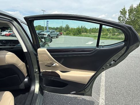 Used 2019 Lexus ES 350 w/ Premium Package FWD image 18