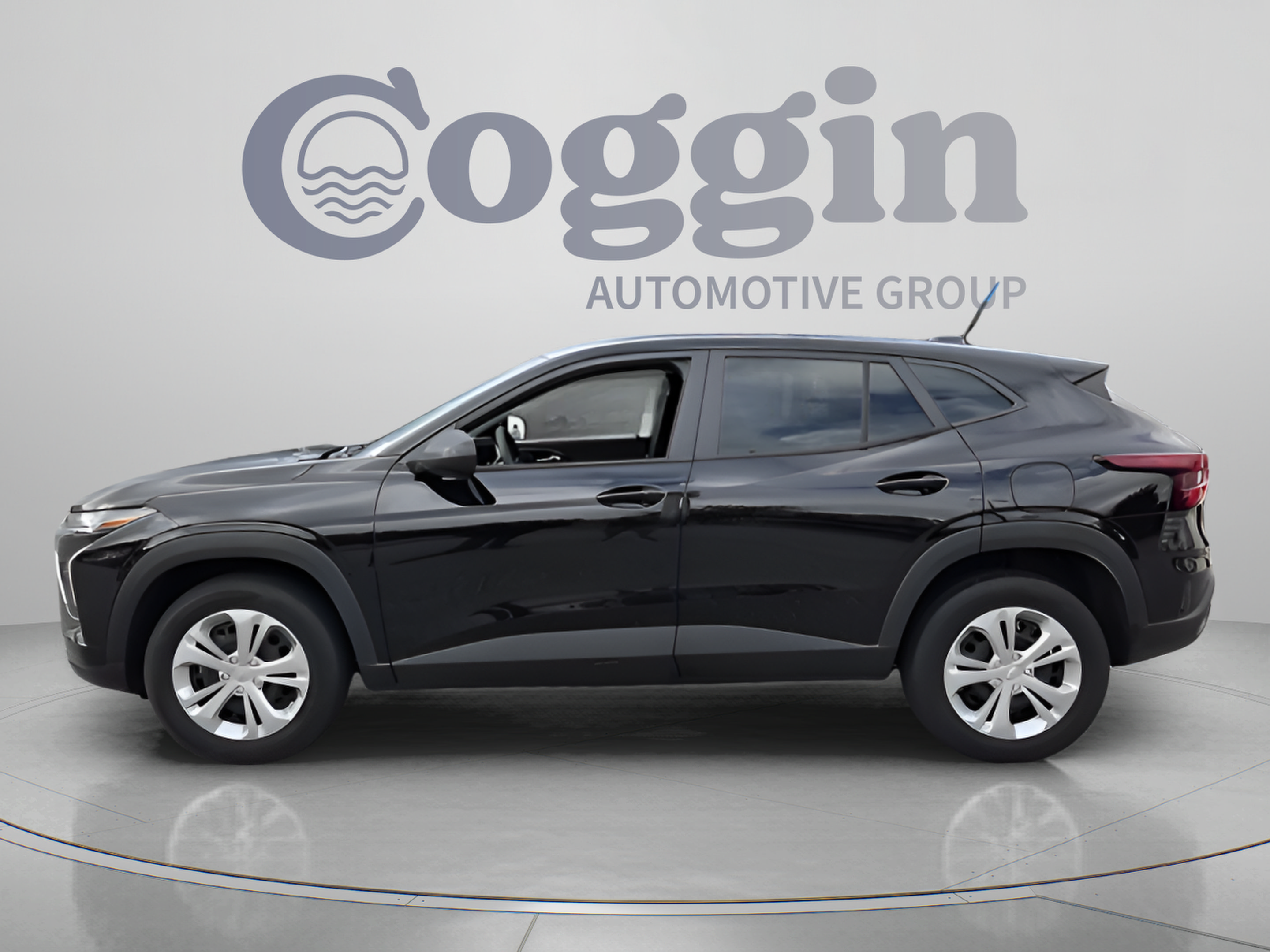 Used 2026 Chevrolet Trax LS FWD image 2