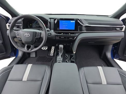 Used 2025 Toyota Camry SE image 9