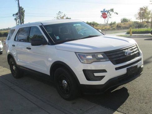 Used 2017 Ford Explorer 4WD Police Interceptor image 2
