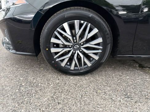 Used 2025 Nissan Altima 2.5 SV FWD image 29
