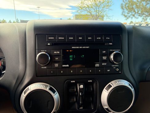 Used 2016 Jeep Wrangler Unlimited Sahara w/ Mopar Chrome Edition Group AWD/4WD image 28