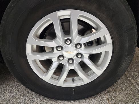 Used 2024 Chevrolet Suburban LT image 31