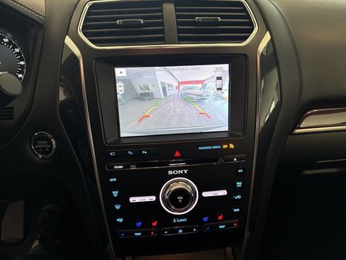 Used 2018 Ford Explorer Platinum AWD/4WD image 19