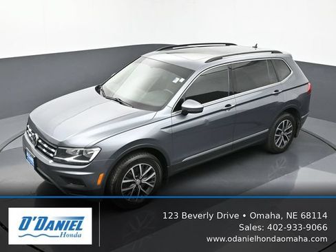 Used 2020 Volkswagen Tiguan SE w/ Panoramic Sunroof Package AWD/4WD image 16
