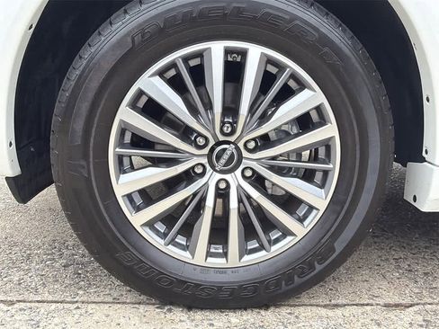 Used 2022 Nissan Armada SV w/ SV Appearance Package image 9