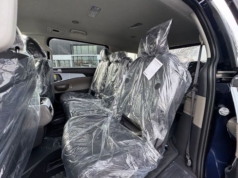 New 2026 Kia Carnival image 8