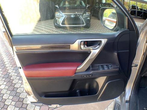 Used 2020 Lexus GX 460 Premium image 13