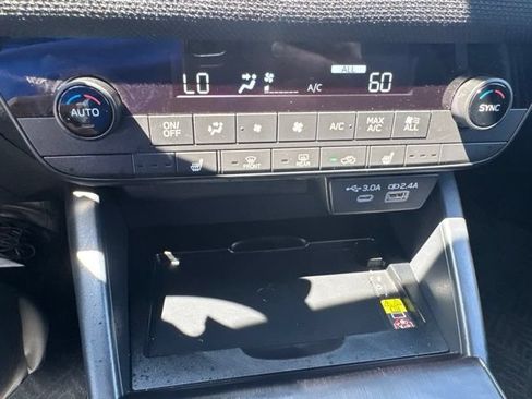 Used 2026 Subaru Outback Limited AWD/4WD image 14