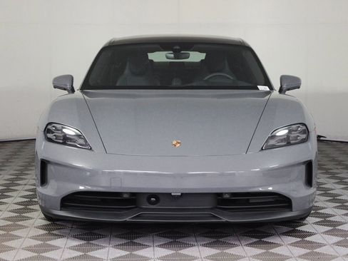 Used 2025 Porsche Taycan image 10